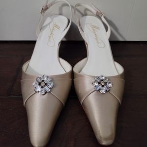 Michaelangelo Audrey Champagne Champ Closed Toe